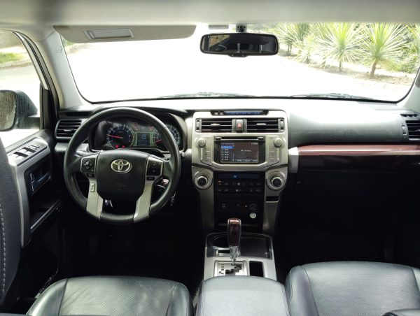 Z VENDIDO TOYOTA 4 RUNNER LIMITED 4X2 1017 UN DUEÑO - Imagen 17