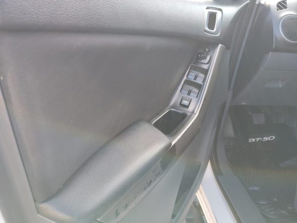 Z VENDIDA MAZDA BT50 4X4 DCAB SDX 2.2 AÑO 2018 $14.880.000.- - Imagen 9