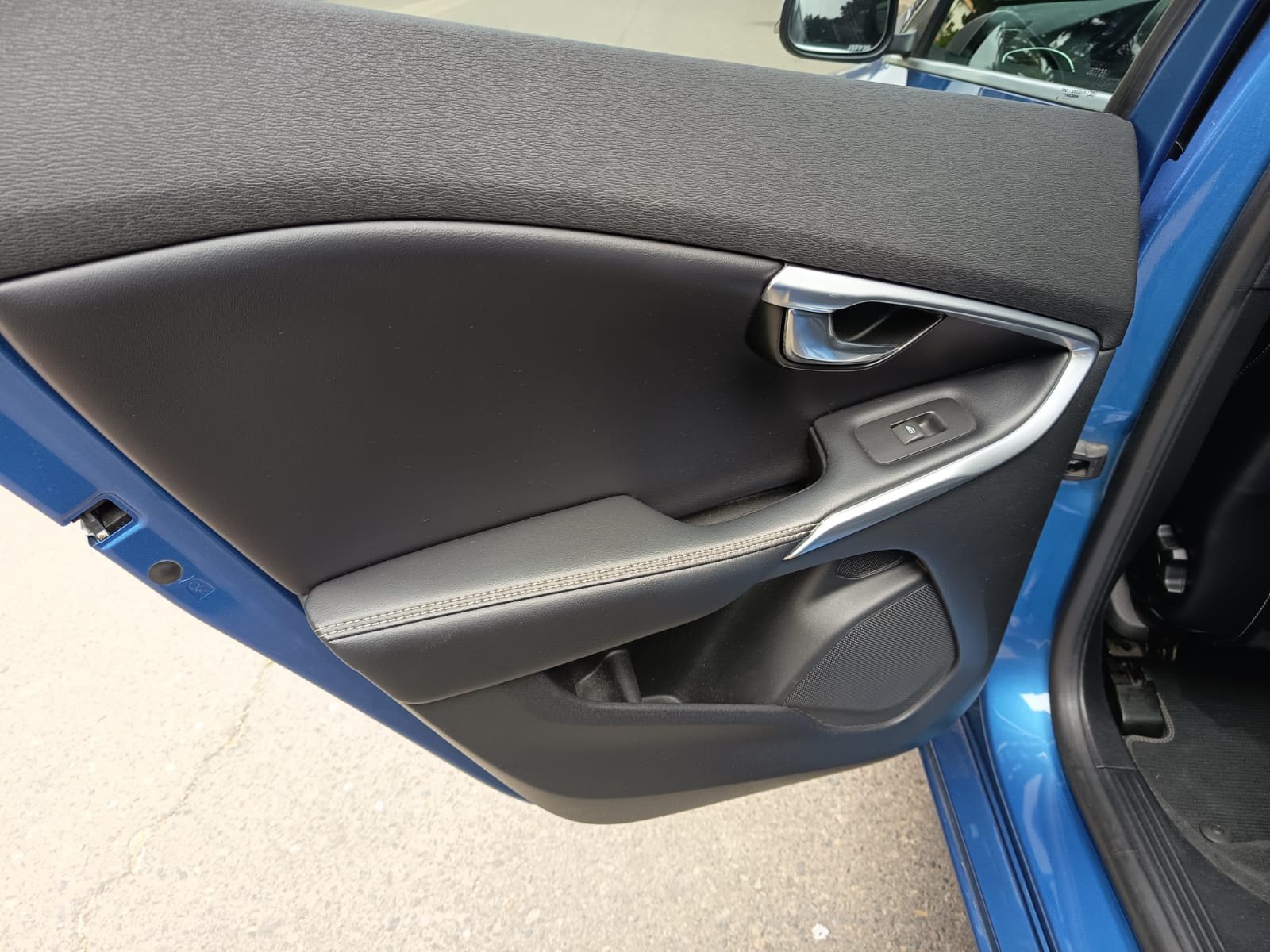 VOLVO V40 T4 2.0 R-DESIGN AÑO 2018 UN DUEÑO $13.380.000.- - Imagen 12