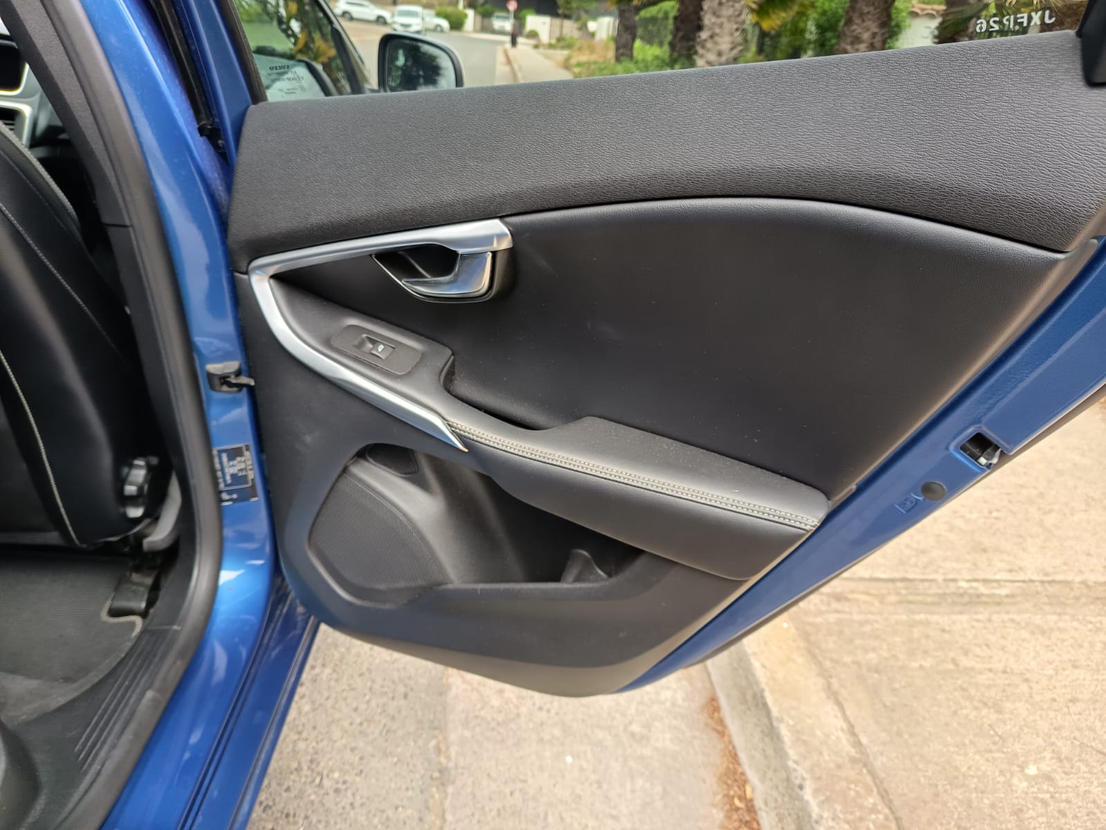 VOLVO V40 T4 2.0 R-DESIGN AÑO 2018 UN DUEÑO $13.380.000.- - Imagen 14