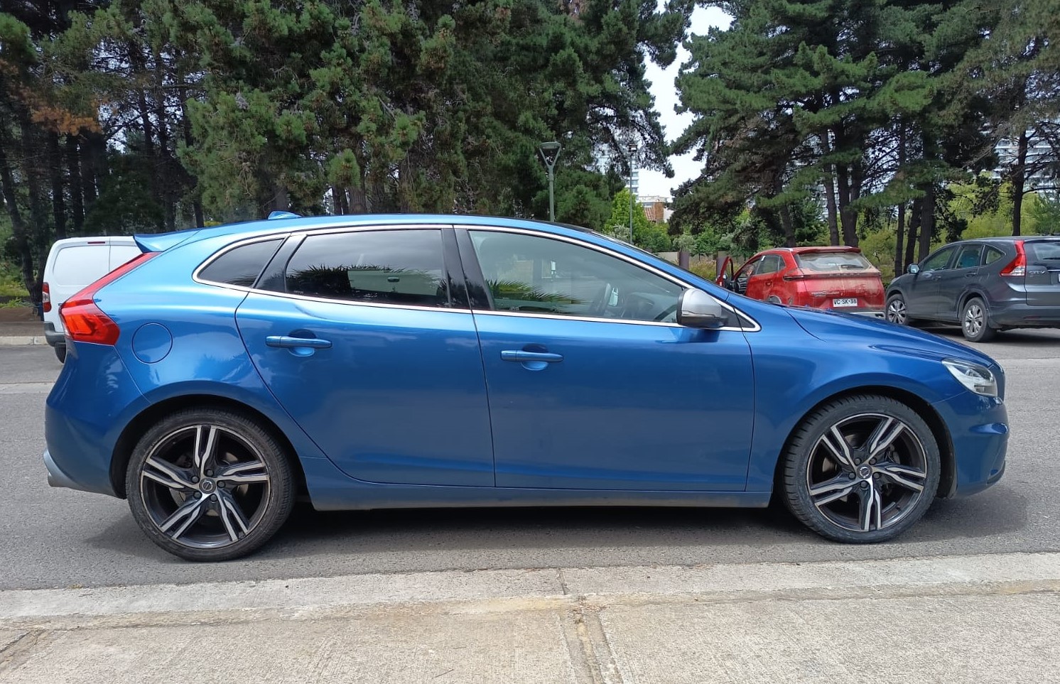 VOLVO V40 T4 2.0 R-DESIGN AÑO 2018 UN DUEÑO $13.380.000.- - Imagen 3