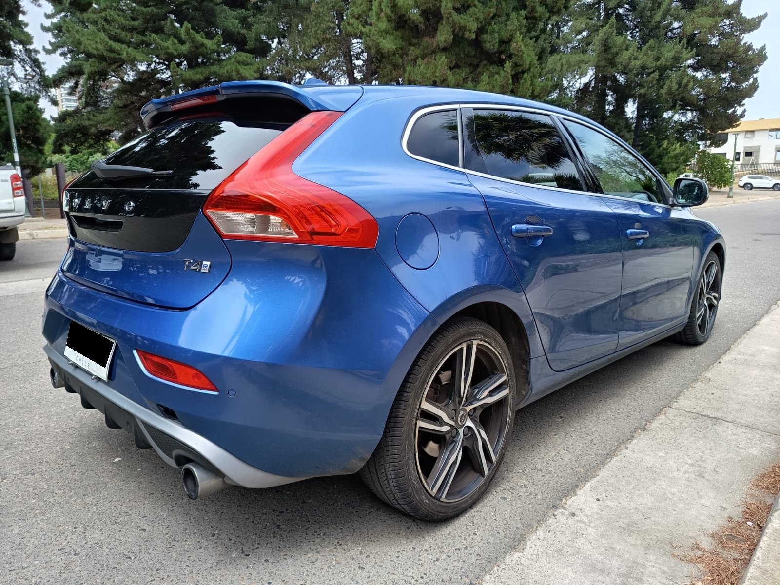 VOLVO V40 T4 2.0 R-DESIGN AÑO 2018 UN DUEÑO $13.380.000.- - Imagen 4